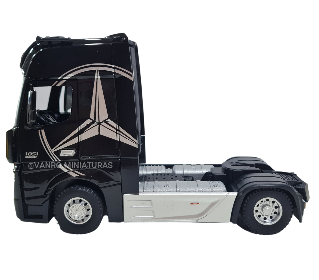 Camión Mercedes Actros negro