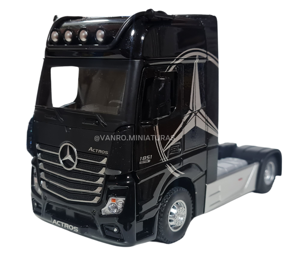 Camión Mercedes Actros negro