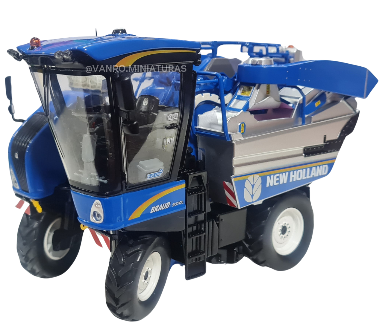 Vendimiadora Braud New Holland 9070L – Marge Models