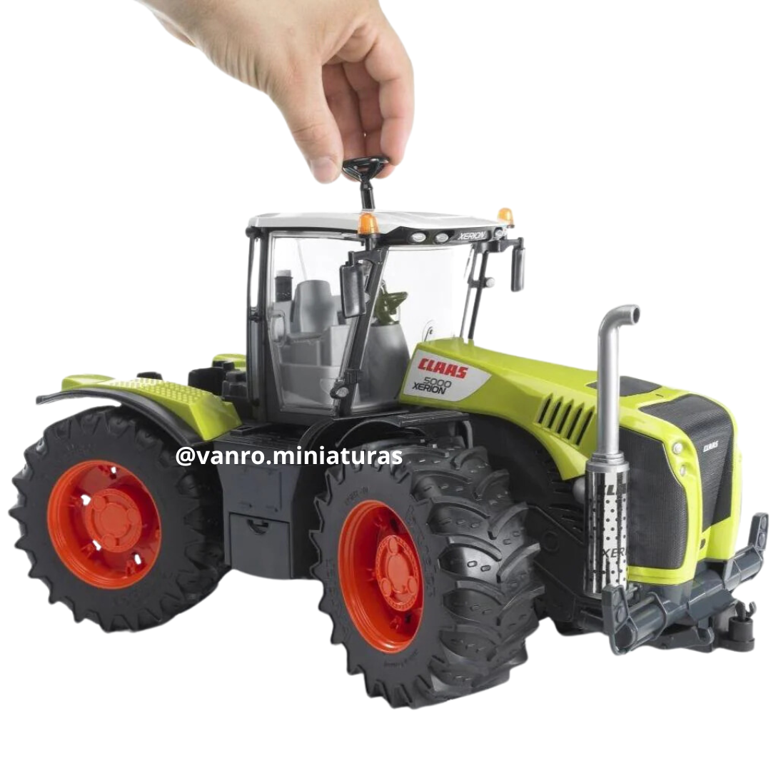 Tractor Claas Xerion 5000 – Bruder