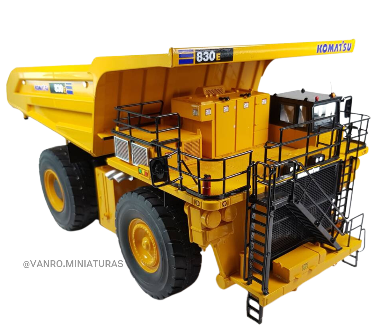 Camión Minero Komatsu 830E-AC – First Gear