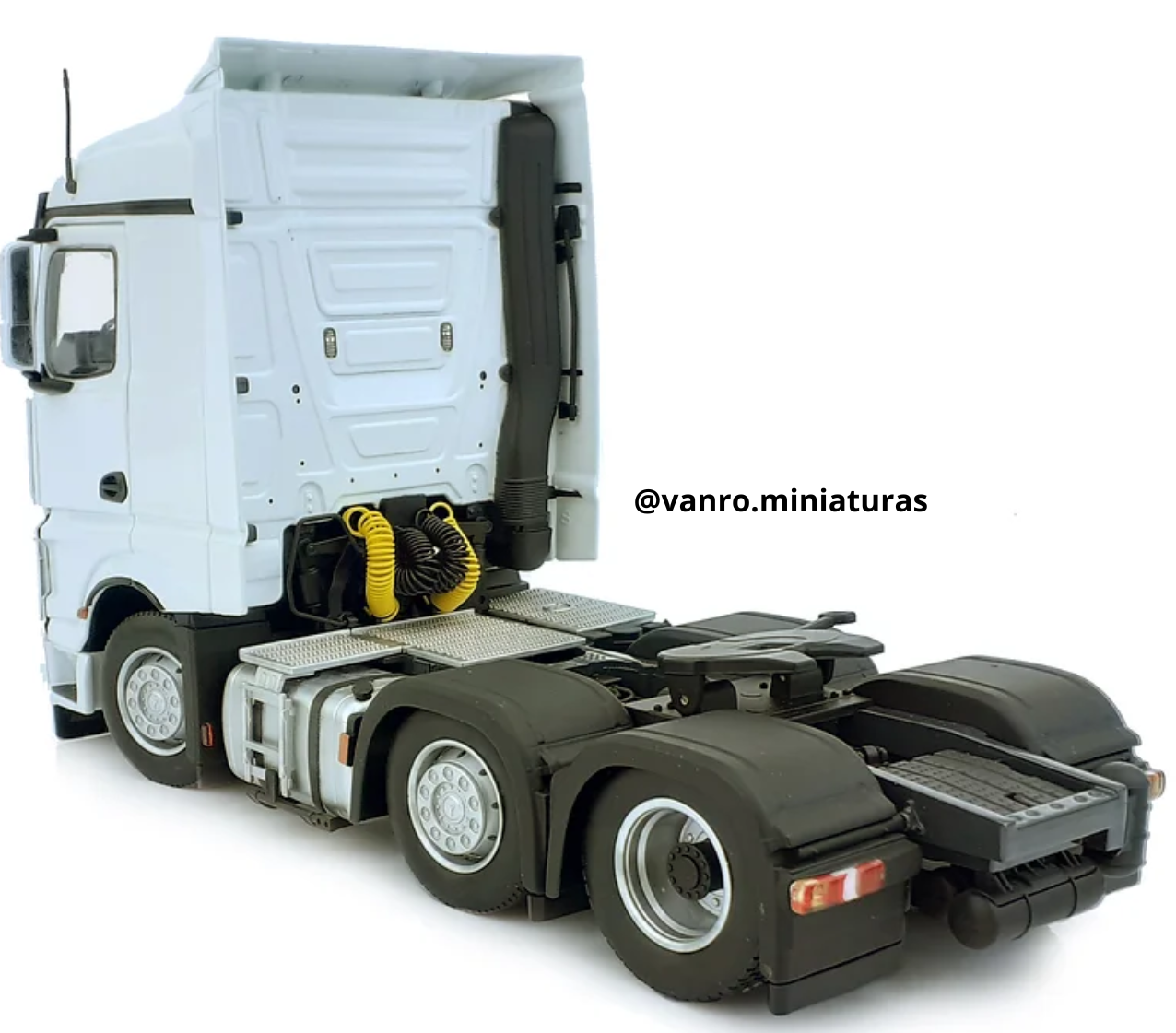 Camión Mercedes Benz Actros 6×2 – Marge Models