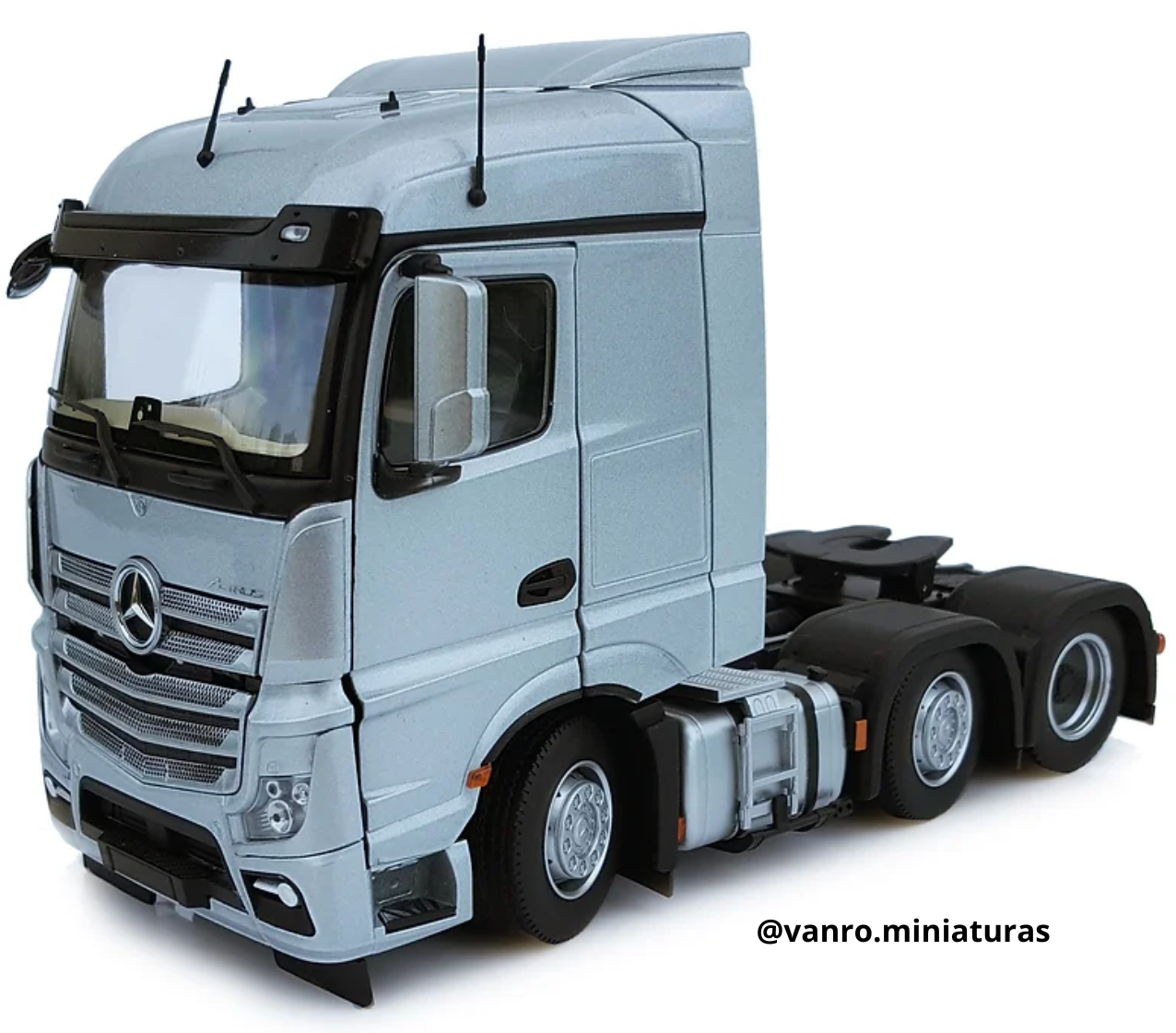 Camión Mercedes Benz Actros 6×2 silver – Marge Models